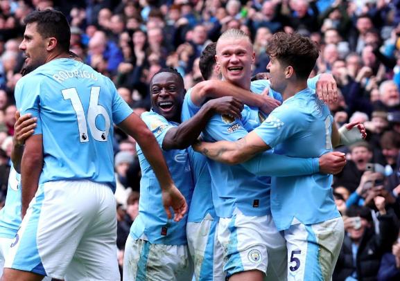  曼城三球完胜阿森纳，哈兰德双响锁定胜局  