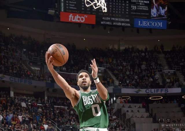  米切尔三分绝杀骑士客场掀翻凯尔特人豪强